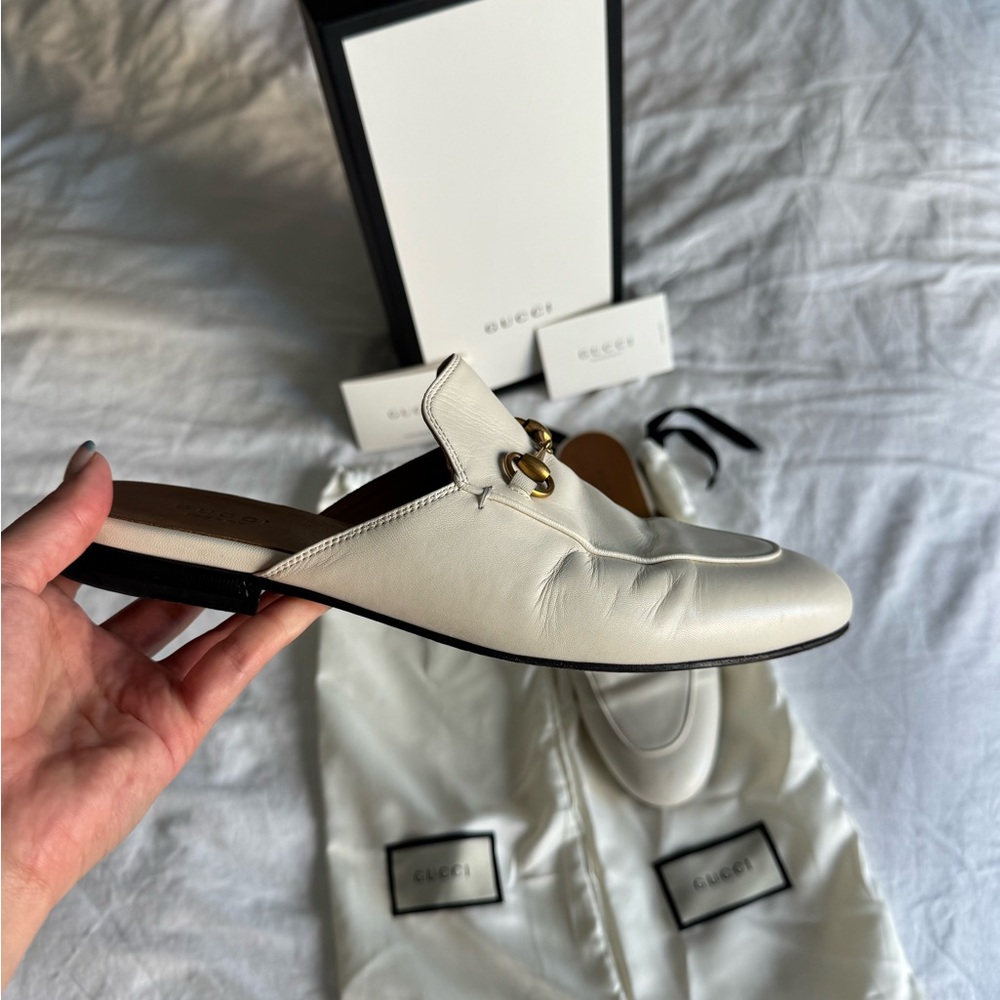 Gucci Cream Loafers with Gold Details - Picture 5 of 16